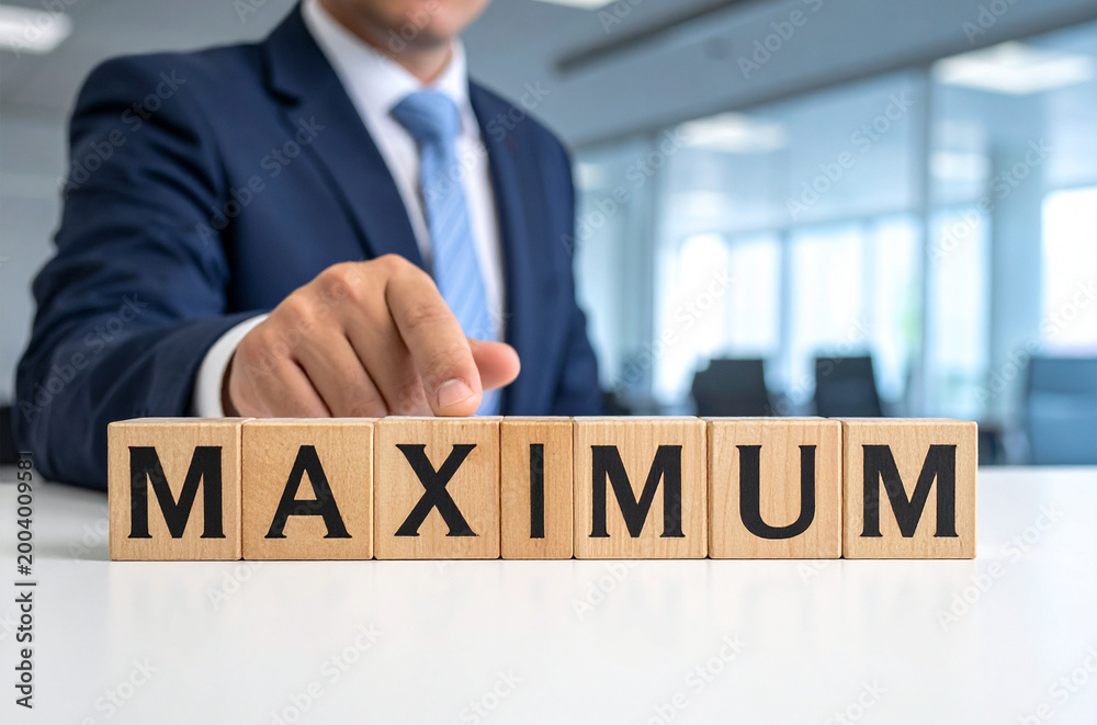 Obraz premium Maximum - Geschäftsmann zeigt auf den Text 
