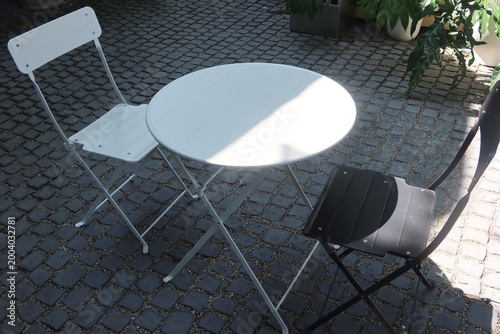 outdoor table and chairs