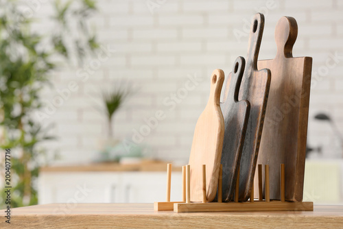 Rack with wooden cutting bo...
