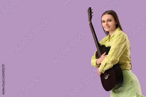 Young girl with guitar on l...