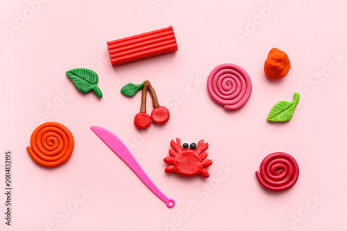 Many different colorful pla...