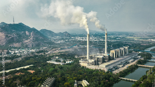 Foto Thermal Power Plant Emitting Dense Smoke Environmental Pollution