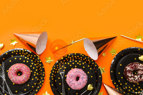 Stylish paper plates with t...