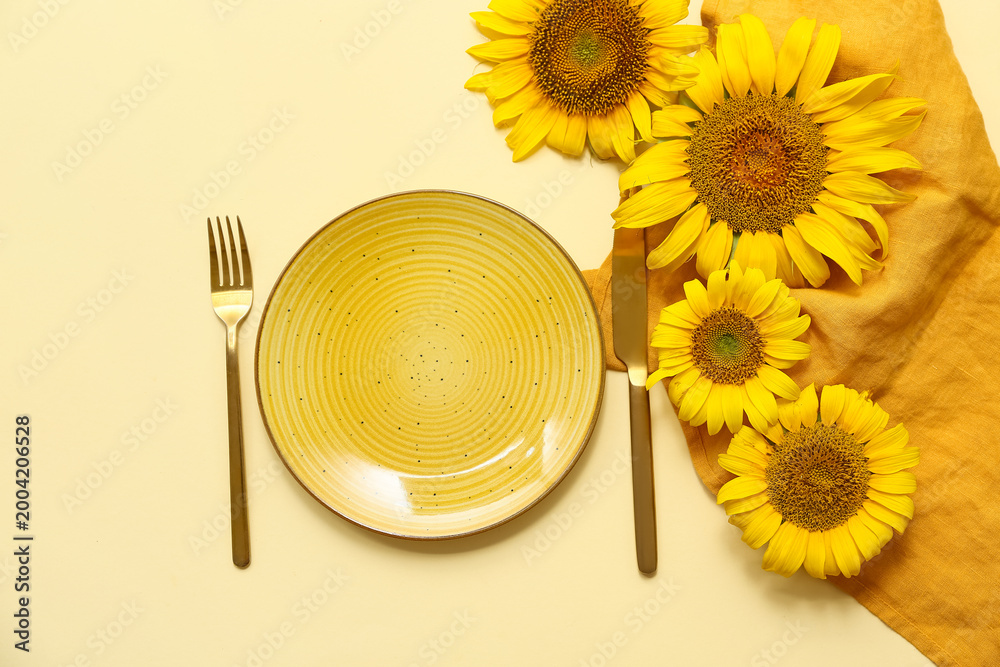 Obraz premium Beautiful table setting with sunflowers on yellow background