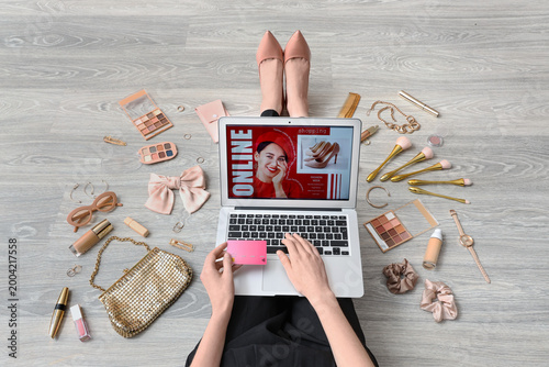 Young woman with laptop, cr...
