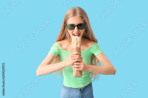 Young woman in sunglasses e...