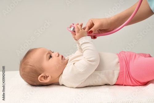 Female pediatrician listeni...