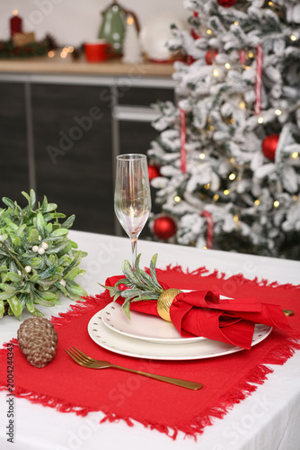 Beautiful Christmas table s...