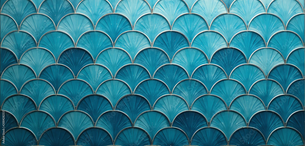 Obraz premium Blue semicircle pattern, gradient scales with silver outline