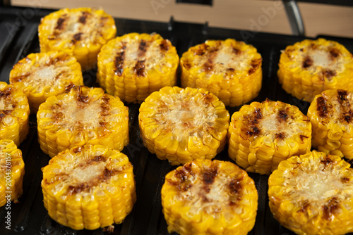 Obraz na płótnie Grilled Corn on the Cob Rounds Close-up on Electric Grill