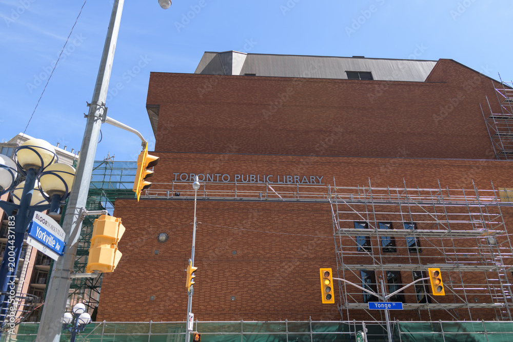 Fototapeta premium exterior of Toronto Public Library - Toronto Reference Library, 789 Yonge St (designed by Raymond Moriyama, 1977)