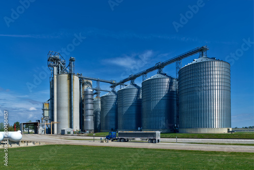 Фотография Grain silos serve as critical transportation hubs allowing for the seamless transfer of grain from farms to trucks, trains, and ships