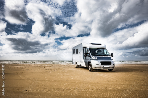 Camper an einem strand an der Nordsee