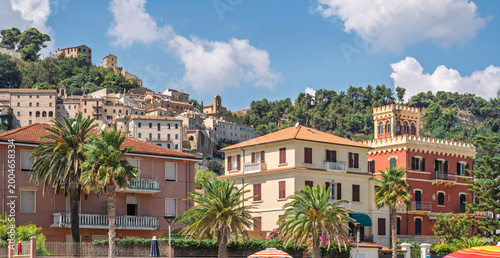 Tableau sur toile Grottammare: the 20th century villas in front of the sea and the medieval villag