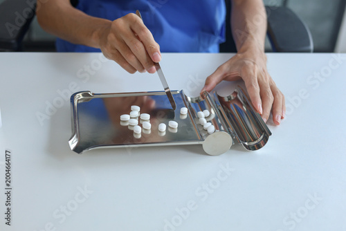 Tableau sur toile Close-up of Medical Professional Dispensing Medication in Clinic, Pharmaceutical Care Concept