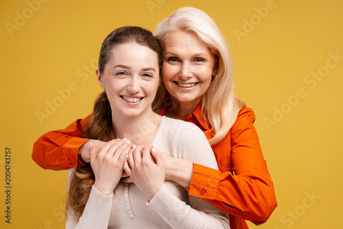 Konstfotografi Mother embracing young adult daughter showing family bond