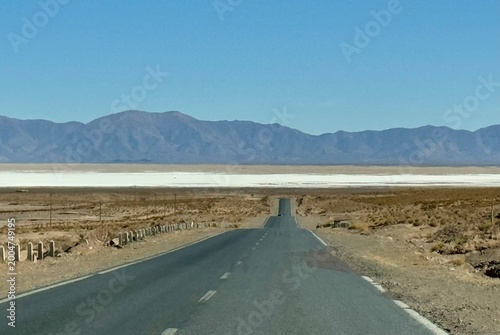 Εκτύπωση καμβά Camino hacia Salinas Grandes, ruta y paisaje del salar en Argenrina