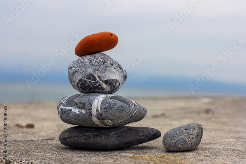 Fotografie Pebble tower on the shore near the ocean in Japan