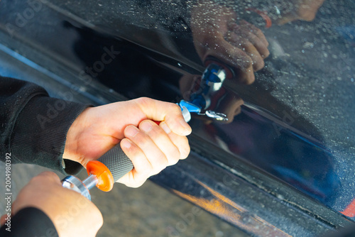 Foto Removing dents on the car