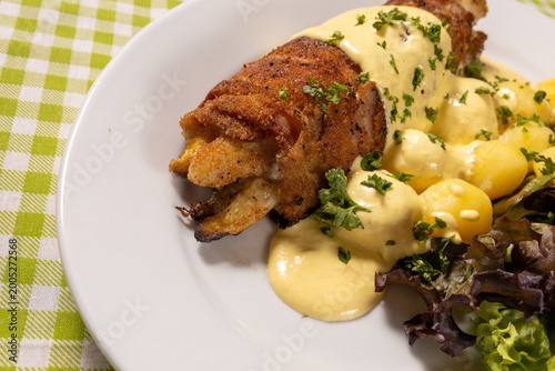 Deutsche Küche - spargel mit Brauner Butter und Sauce hollandaise