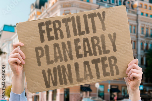 Schilderij op canvas "Fertility Plan Early Win Later" Early fertility planning yields documented later reproductive victories