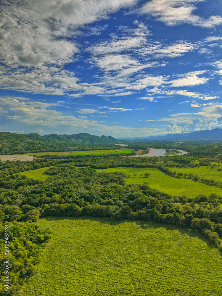Obraz premium Aerial View of Lush Green Landscape in Tatacoa, Colombia