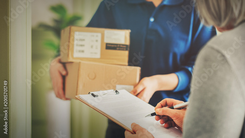 Home delivery of a shipping package
