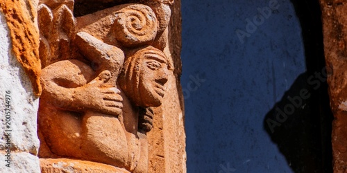 Billede på lærred Capital on a column showing a woman with her legs open and displaying her genitals