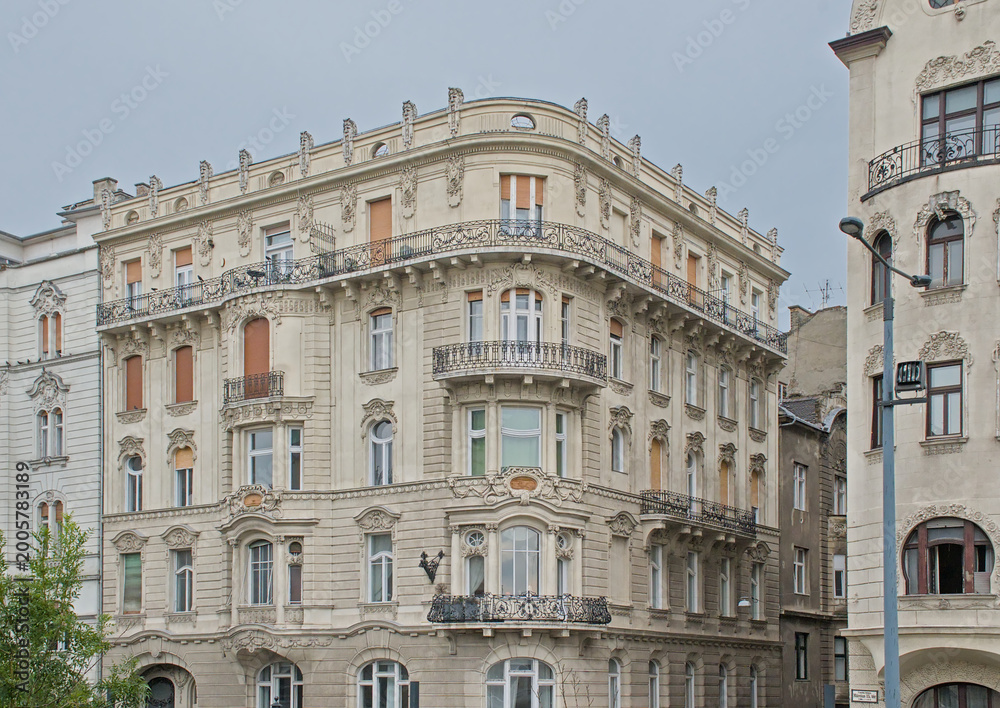 Obraz premium Ornate Art deco building with rounded corner in Budapest, Hungary 