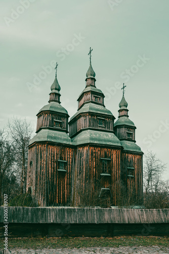 Obraz na plátně Traditional Cossack style religious building with three distinct emerald cupolas