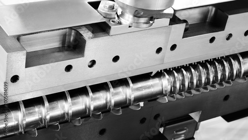Foto Spiral screw shaft for feeding granules into production machine for manufacture