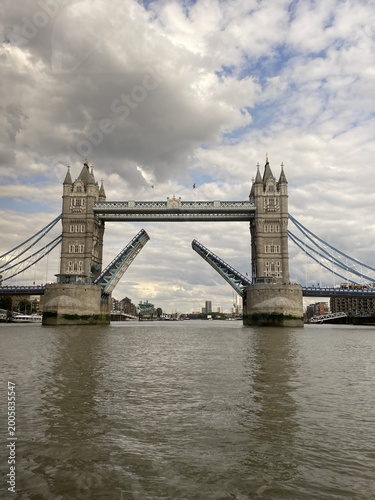 Foto Tower Bridge Bascules Raised