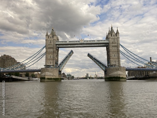 Bild auf Leinwand Tower Bridge Bascules Raised