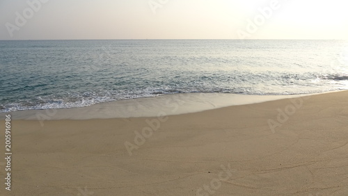 Canvas-taulu Serene Early Morning Over Empty Sandy Beach in Gangneung