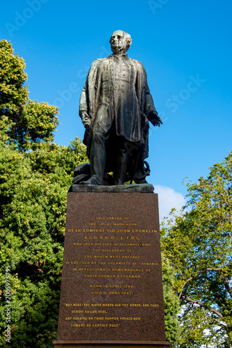 Cuadro en lienzo Bronze Statue of Rear Admiral Sir John Franklin - Hobart - Australia
