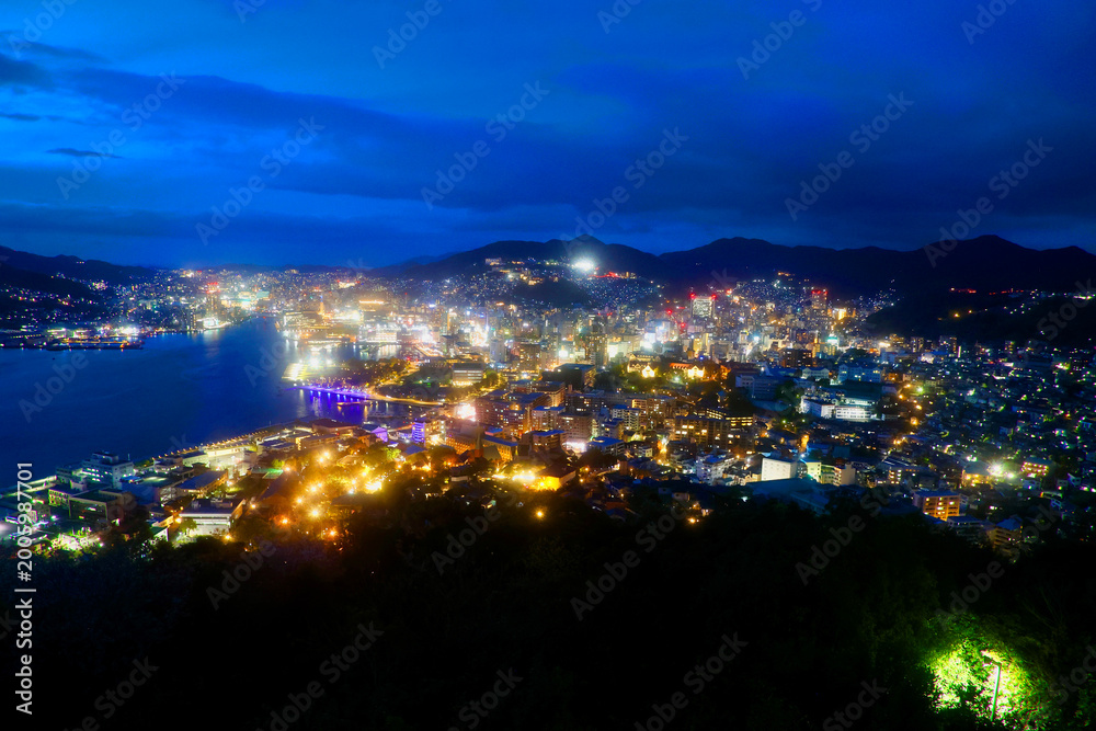 Fototapeta premium 長崎の夜景・鍋冠山からの眺望（長崎県・長崎市）