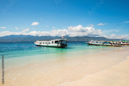 Tableau sur toile Gorgeous view of boats and Lombok island