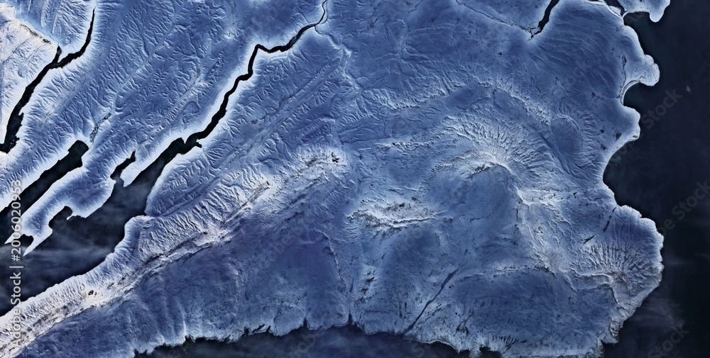 Obraz premium Islas Malvinas (Falkland Islands) — Snow Covered Coastal Plateau Satellite View Blue Winter Radial Drainage and Dark Ocean