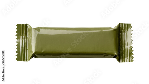 Foto Olive green foil wrapped candy bar with crimped ends, isolated on transparent ba