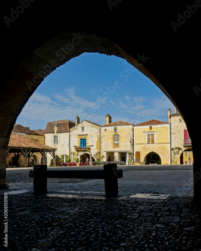Tapety artystyczne Medical square in French village using contrast