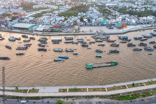 Cai Rang Floating Market in Can Tho, Vietnam – a popular tourist destination showcasing the riverine culture of the Mekong Delta – attracts both domestic and international visitors.” 