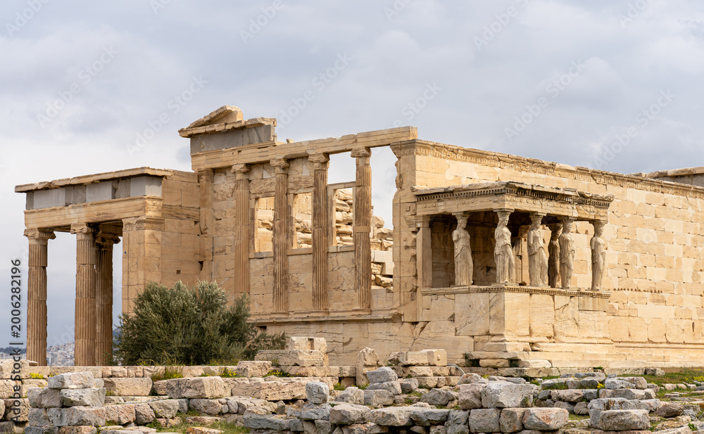 Fototapeta premium Il portichetto delle cariatidi nell'Eretteo sull'acropoli di Atene