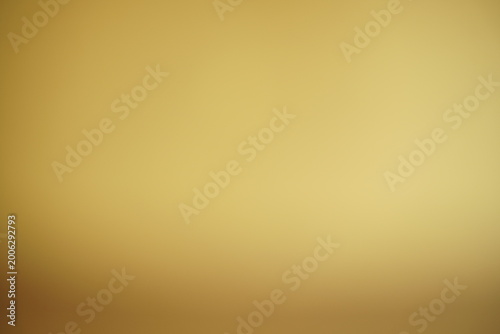 Warmer Goldton mit verlaufener Helligkeit und nuancen von gelbgold bis bronze