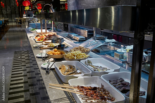 Tableau sur toile Teppanyaki grilled meat station at a high-end star-rated hotel buffet