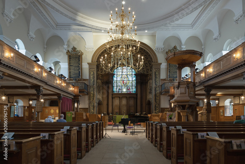 Photos The nave of St Alfege Church, Greenwich, exemplifies English Baroque elegance with its soaring white ceilings and dark wood accents