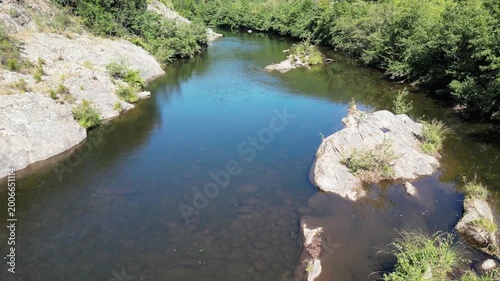 Vol de drone en Ardèche dans le sud de la France