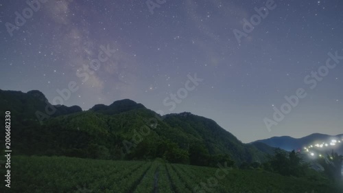 봉화 청량산 명호면 은하수 HDR 타임랩스, 여름밤 사과밭 위 별빛과 산 풍경