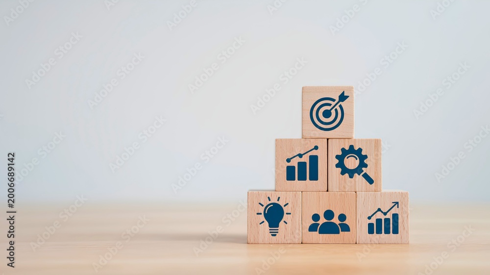 Obraz premium Business Strategy Pyramid with Icons for Goals, Teamwork, and Growth Development