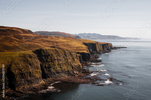 Photos Cliffs landscape in the wildness of Isle of Skye in Scotland