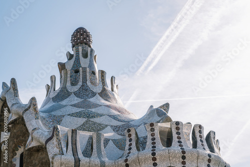 Фотография Low angle view of Gaudi architecture in Park Guell with mosaic details and blue